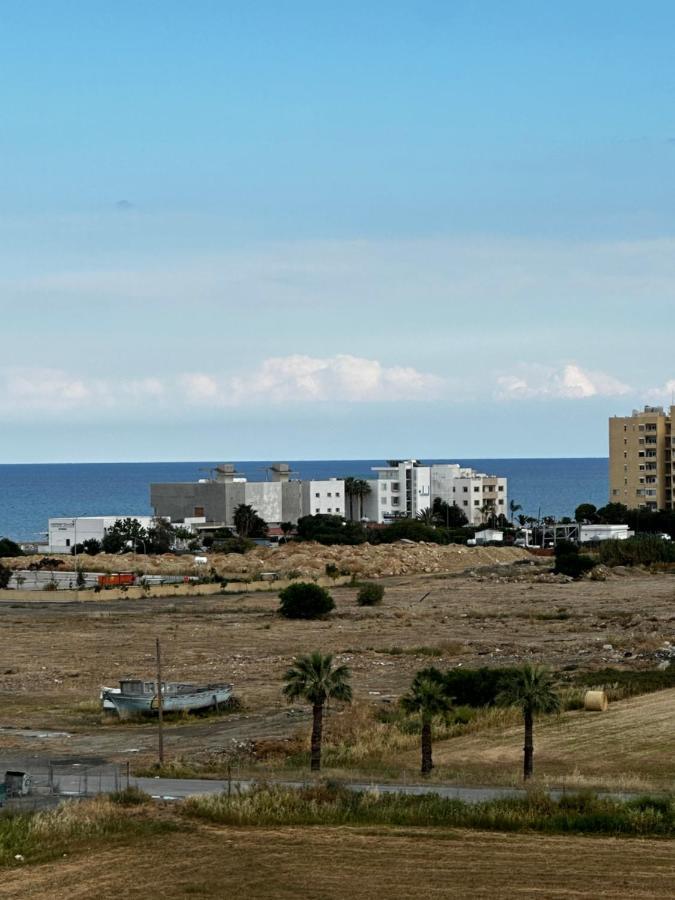 Maestro Sea - View Apartment Larnaca Bagian luar foto
